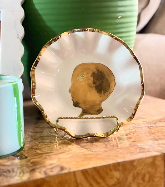 Ruffled Silhouette Plate - Gold Design