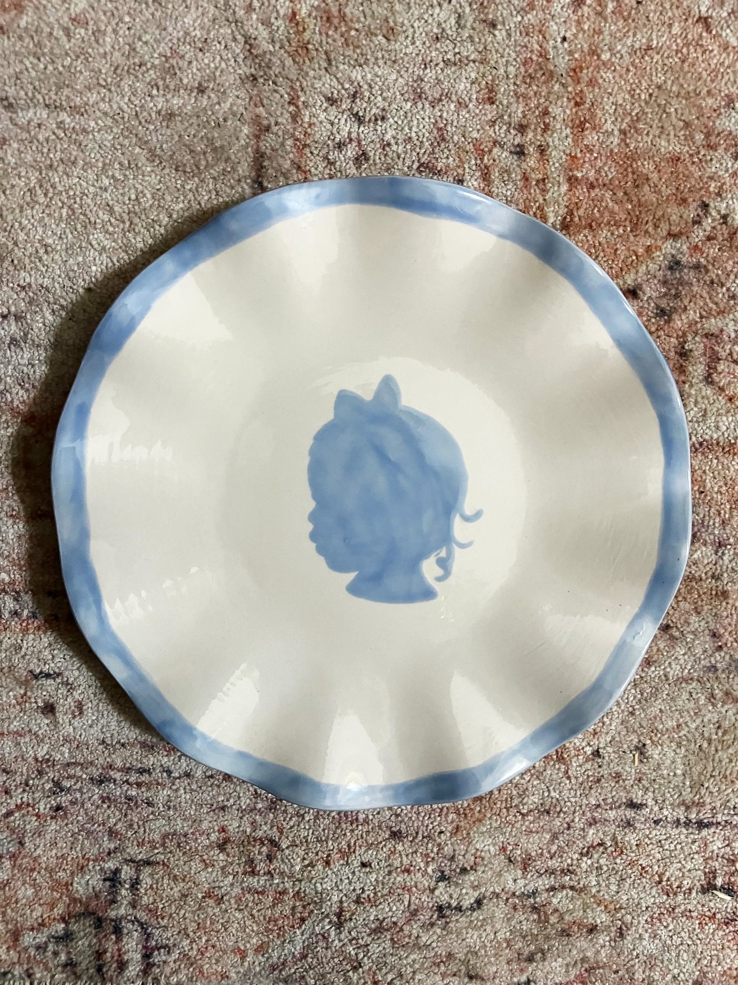 Ruffled Silhouette Plate - Classic Design