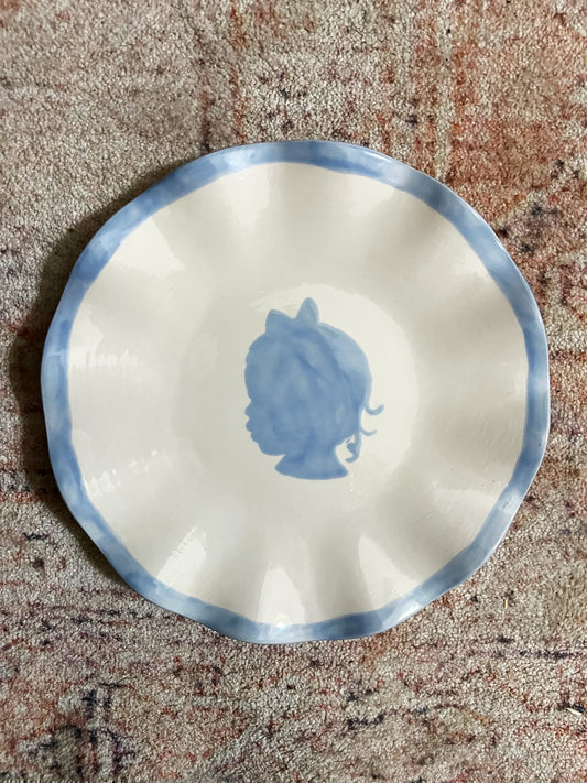 Ruffled Silhouette Plate - Classic Design