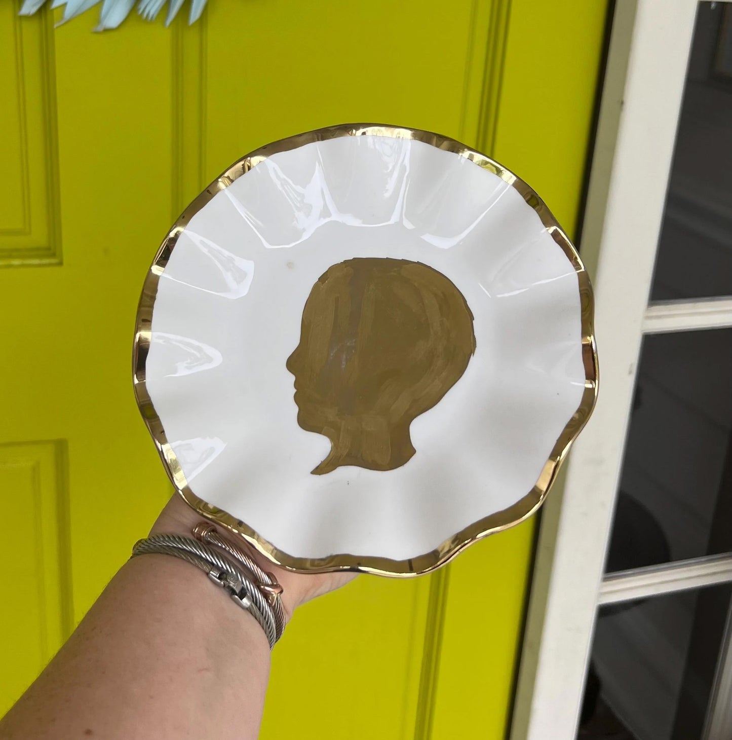 Ruffled Silhouette Plate - Gold Design