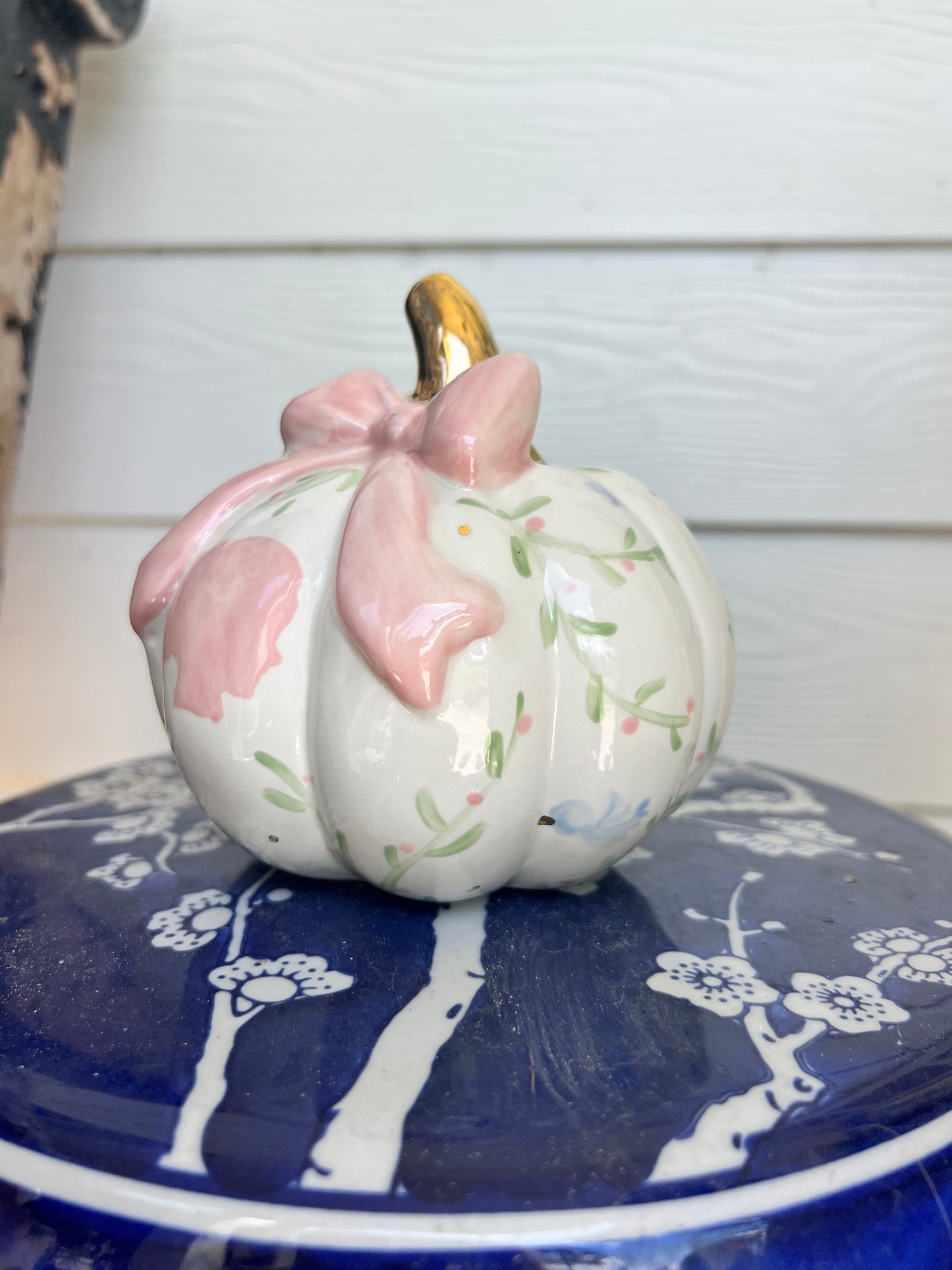 Ceramic Heirloom Pumpkin With Silhouette - Storybook Gold