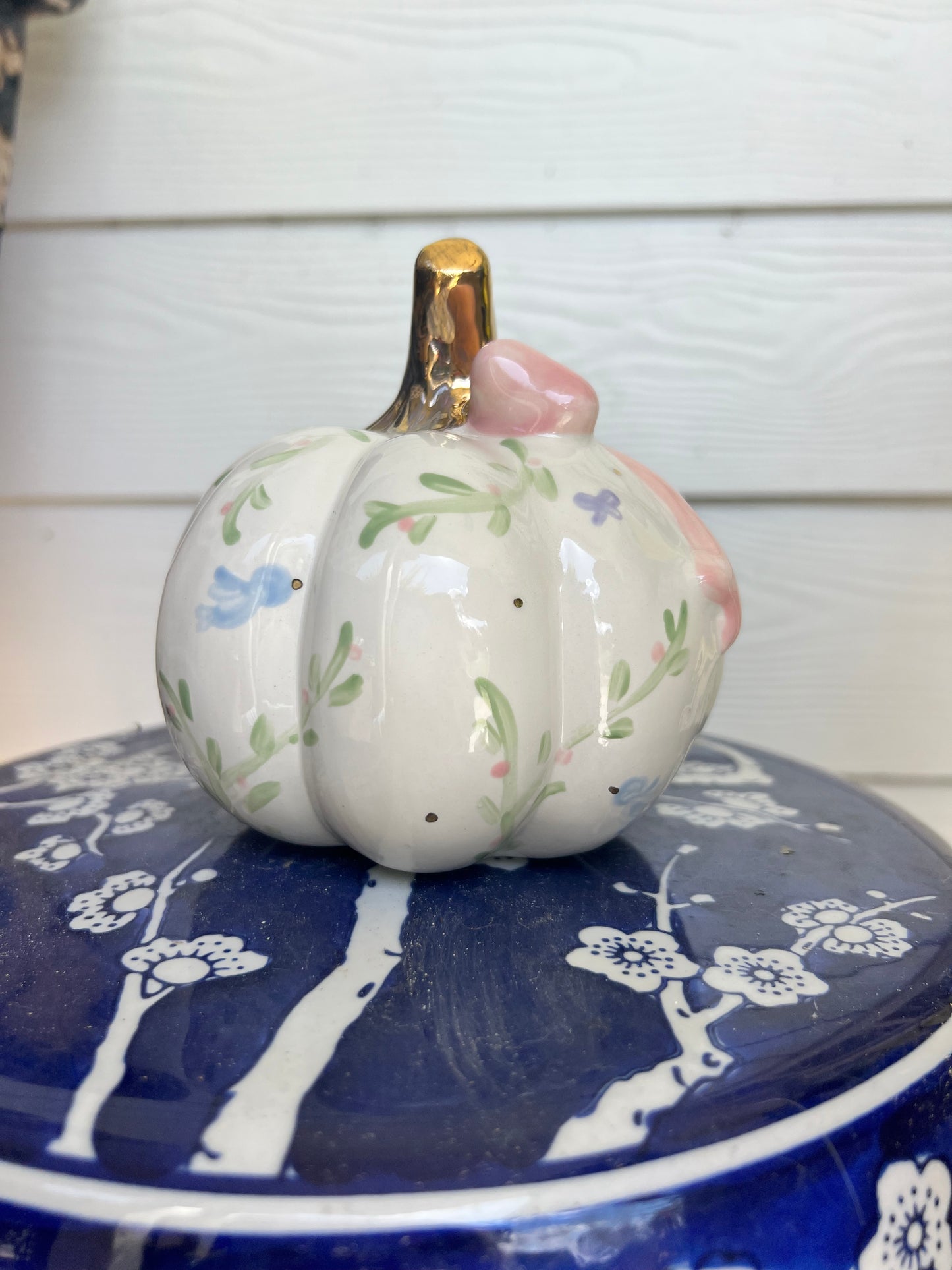 Ceramic Heirloom Pumpkin With Silhouette - Storybook Gold