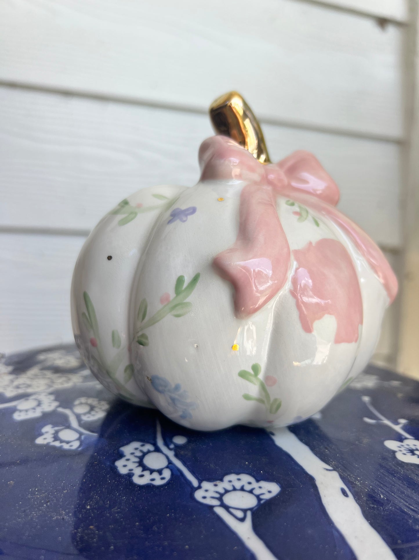 Ceramic Heirloom Pumpkin With Silhouette - Storybook Gold