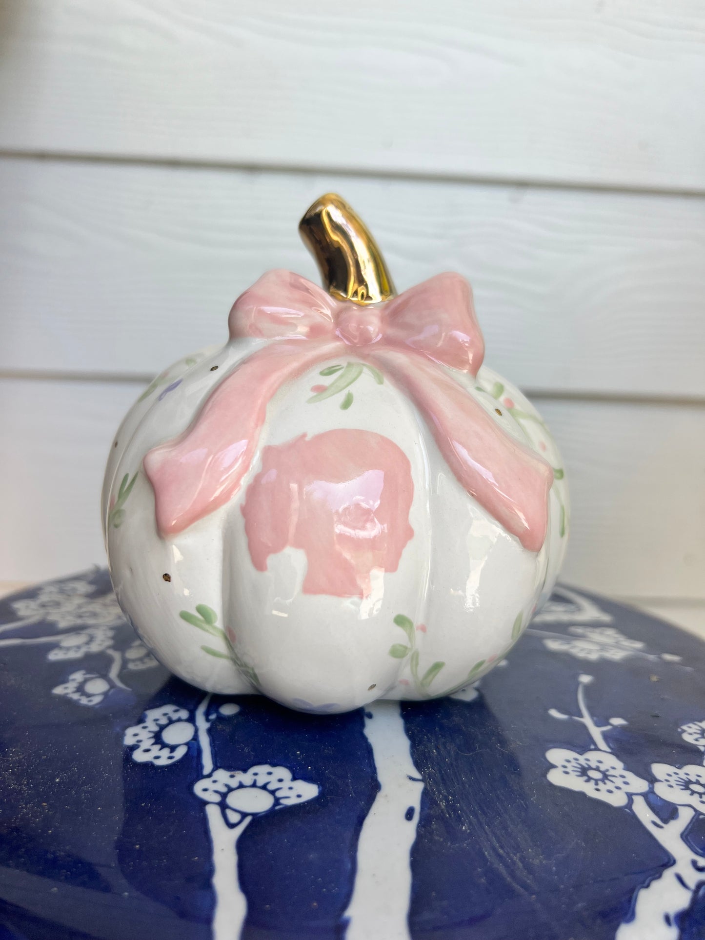 Ceramic Heirloom Pumpkin With Silhouette - Storybook Gold